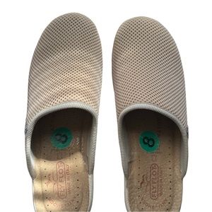 Fly flot tan slide shoes